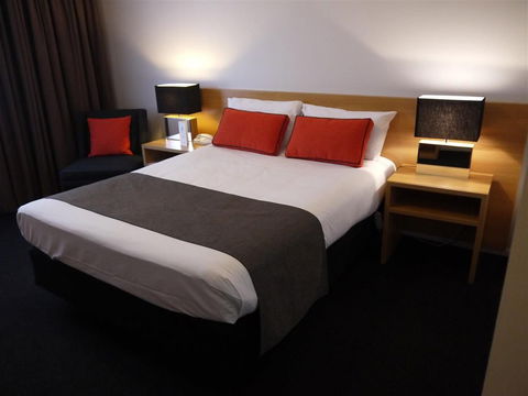 Alpha Hotel Canberra - VIC Tourism 0