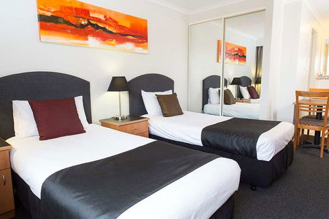 Alpha Hotel Canberra - VIC Tourism 1