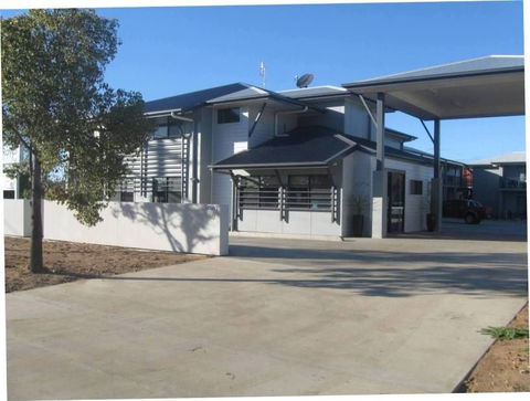 Royal Motel Miles - VIC Tourism 0
