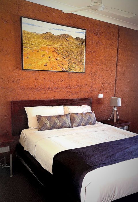Gidgee Inn - VIC Tourism 1
