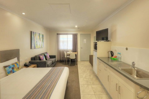Roma Central Motel - VIC Tourism 0