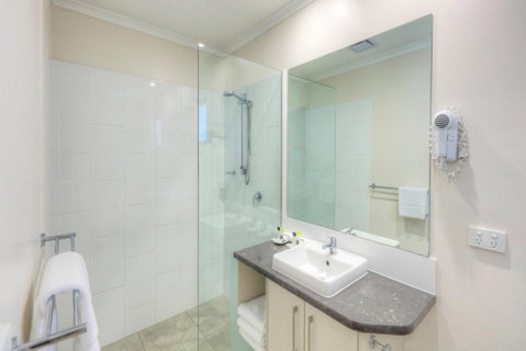 Roma Central Motel - VIC Tourism 1