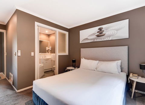 Aqualuna Beach Resort - VIC Tourism 1