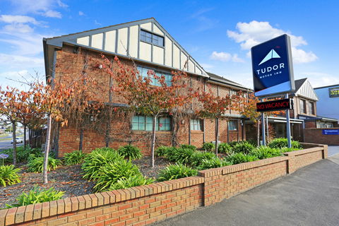 Tudor Motor Inn - VIC Tourism 1