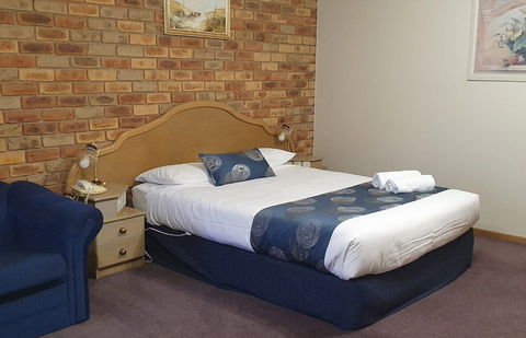 Pines Country Club Motor Inn - VIC Tourism 2