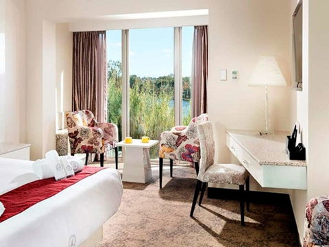 Swan River Hotel - VIC Tourism 4