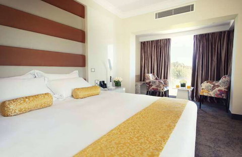 Swan River Hotel - VIC Tourism 6