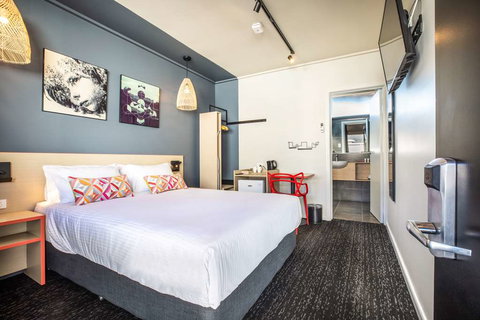 Monash Hotel - VIC Tourism 1