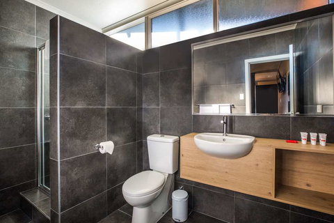 Monash Hotel - VIC Tourism 4