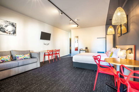 Monash Hotel - VIC Tourism 13