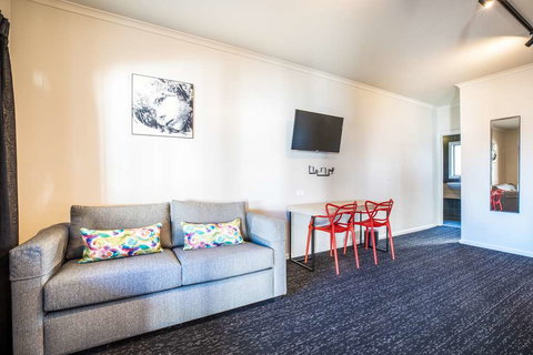 Monash Hotel - VIC Tourism 15