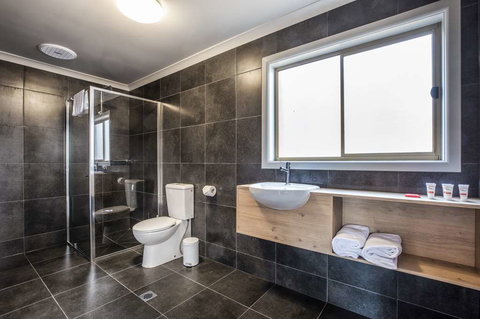 Monash Hotel - VIC Tourism 17