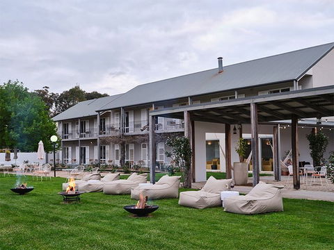 Lindenwarrah Hotel - VIC Tourism 1