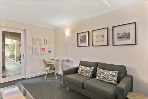 The Peninsula Riverside Apartments - VIC Tourism 9