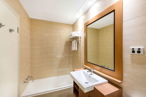 Quality Hotel Ambassador Perth - VIC Tourism 6