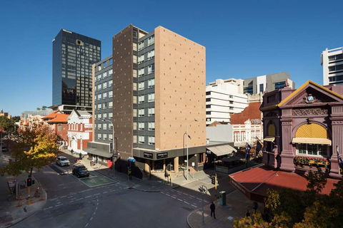 Pensione Hotel Perth - VIC Tourism 1