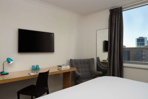 Pensione Hotel Perth - VIC Tourism 7