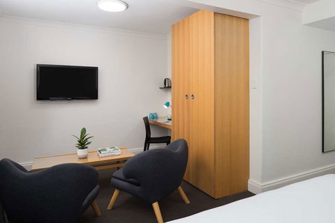 Pensione Hotel Perth - VIC Tourism 9