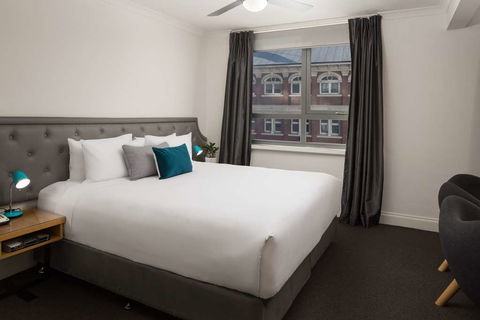 Pensione Hotel Perth - VIC Tourism 10