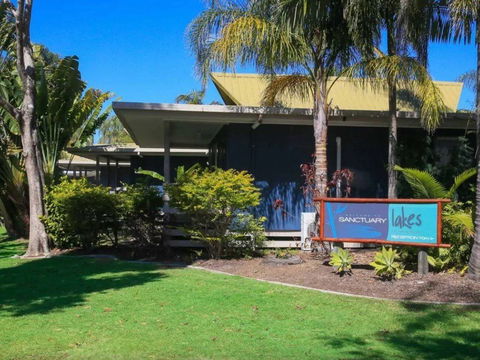 Sanctuary Lakes Fauna Retreat - VIC Tourism 0
