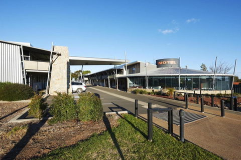 Station Motel - VIC Tourism 0