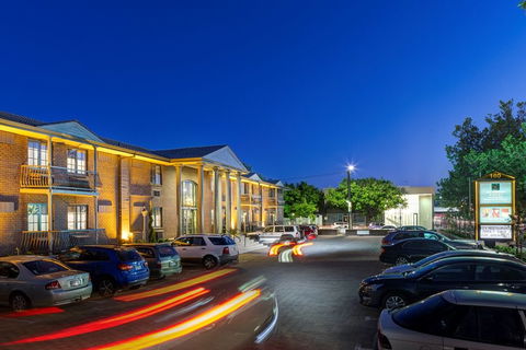 Adelaide Inn - VIC Tourism 0