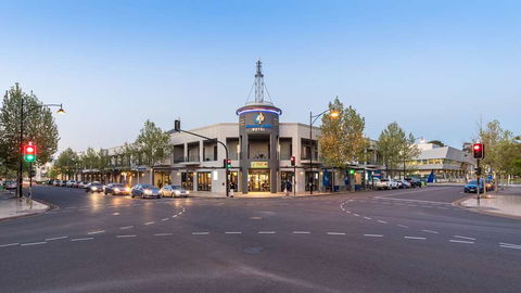 Mawson Lakes Hotel - VIC Tourism 2