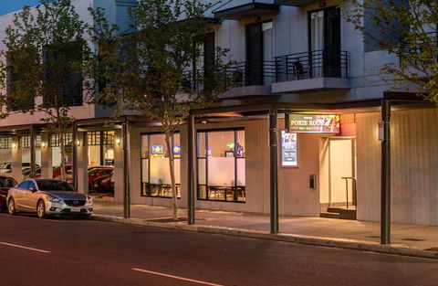 Mawson Lakes Hotel - VIC Tourism 0