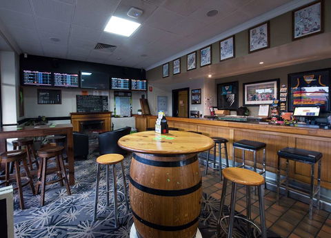 Nightcap Rose & Crown Hotel - VIC Tourism 2