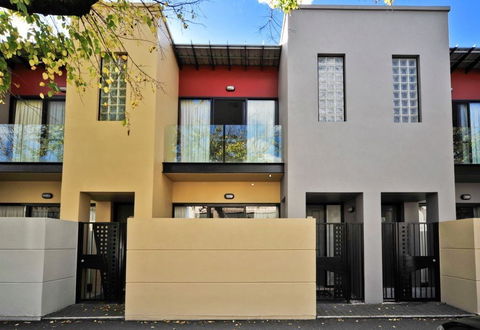 RNR Apartments, Adelaide - VIC Tourism 0