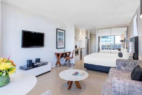 Meriton Suites Broadbeach - VIC Tourism 0