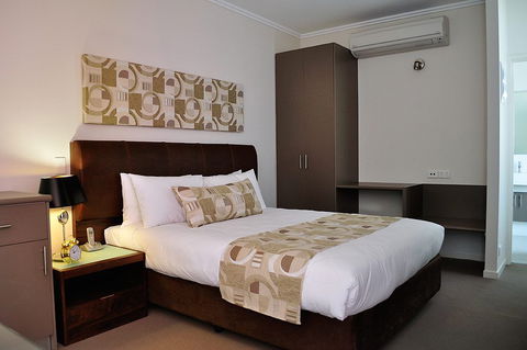 Quality Suites Fremantle - VIC Tourism 1