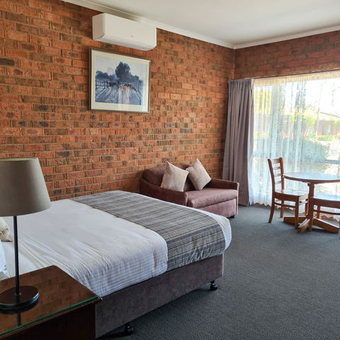 Federation Motor Inn - VIC Tourism 1
