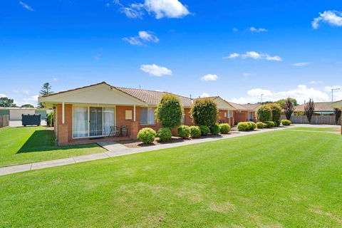 Comfort Inn & Suites King Avenue - VIC Tourism 0