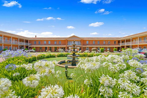 Comfort Inn & Suites King Avenue - VIC Tourism 1