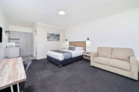 Peppermill Inn - VIC Tourism 1