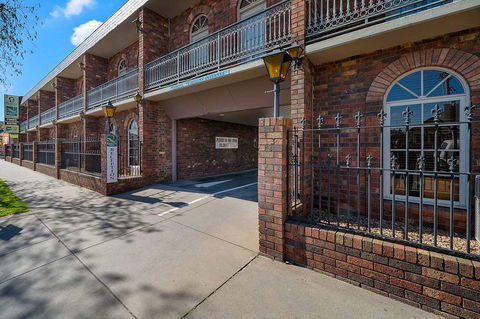 Quality Hotel Sherbourne Terrace - VIC Tourism 0