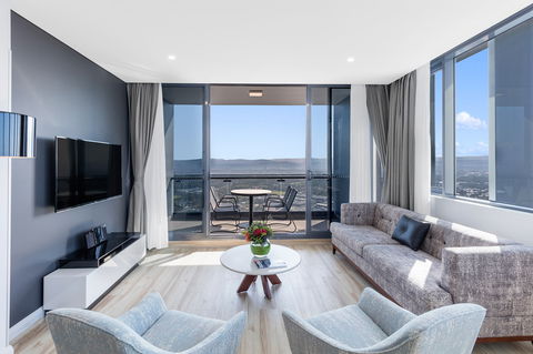 Meriton Suites Southport - VIC Tourism 1