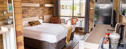 Abacus Motel Mount Isa - VIC Tourism 4