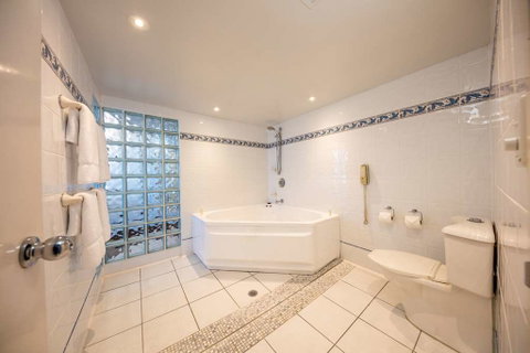 DoubleTree by Hilton Cairns - VIC Tourism 9