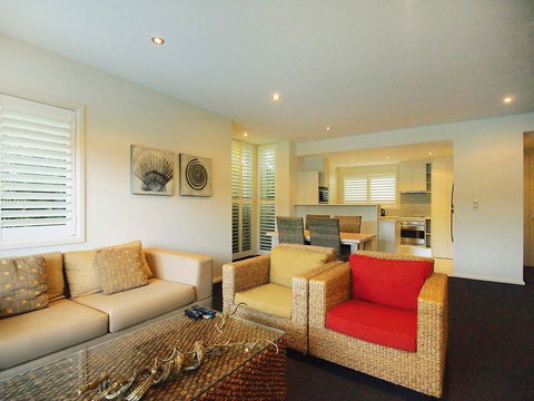 Oaks Pacific Blue Resort - VIC Tourism 2