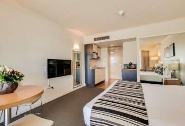 Central Cosmo Apartments - VIC Tourism 2