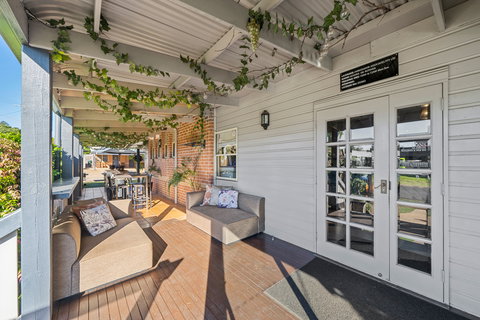 Ambassador On Ruthven Motel - VIC Tourism 1