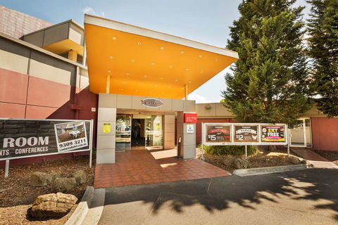 Nightcap At Coolaroo Hotel - VIC Tourism 0