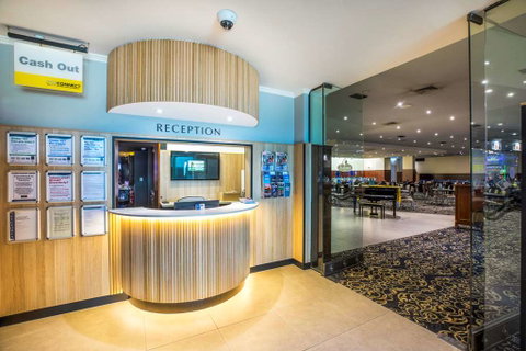 Nightcap at Seaford Hotel - VIC Tourism 1