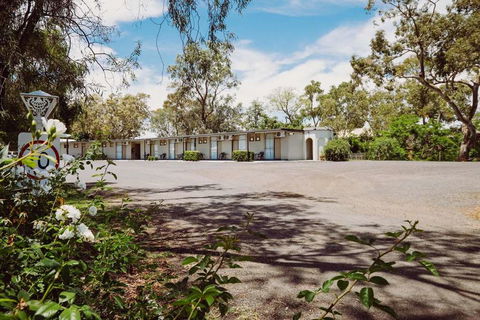 Artesian Spa Motor Inn - VIC Tourism 1