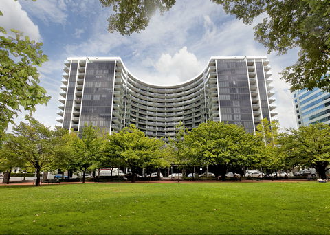 Astra Canberra Manhattan - VIC Tourism 0