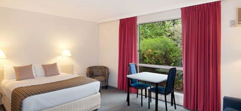 Hotel Ringwood Lake - VIC Tourism 0