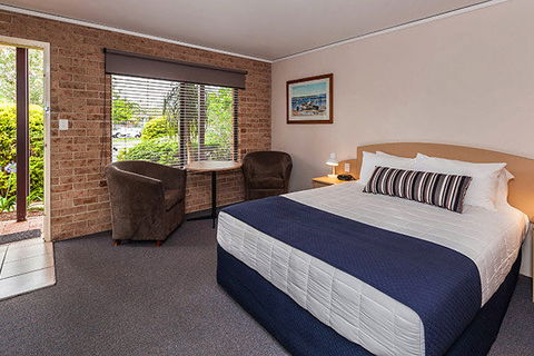 Macquarie Barracks Inn - VIC Tourism 1