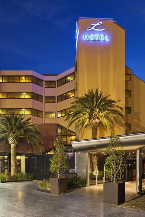 The Lakes Resort Hotel - VIC Tourism 0